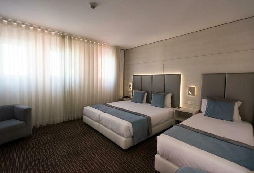 غرفة قياسية ثلاثية, The One Grand Hotel da Póvoa