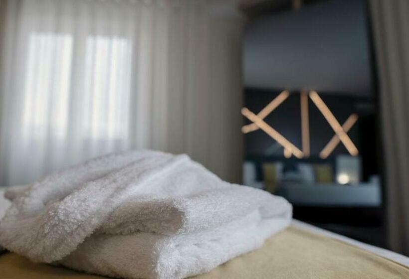 جناح جونيور ديلوكس, The One Grand Hotel da Póvoa