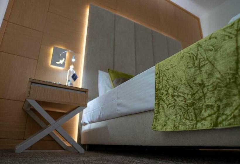 جناح جونيور ديلوكس, The One Grand Hotel da Póvoa