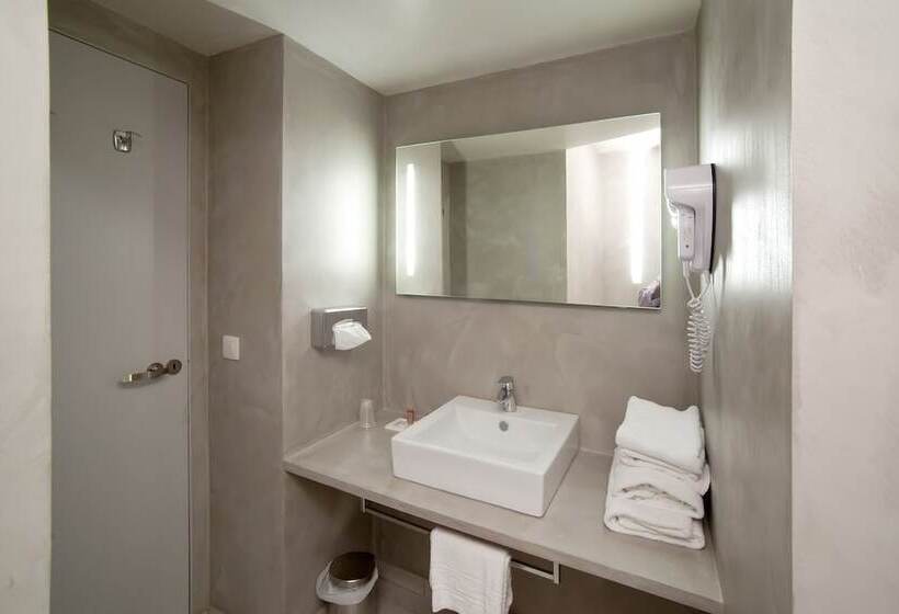 غرفة عائلية, Le Cardinal Rueil Centre