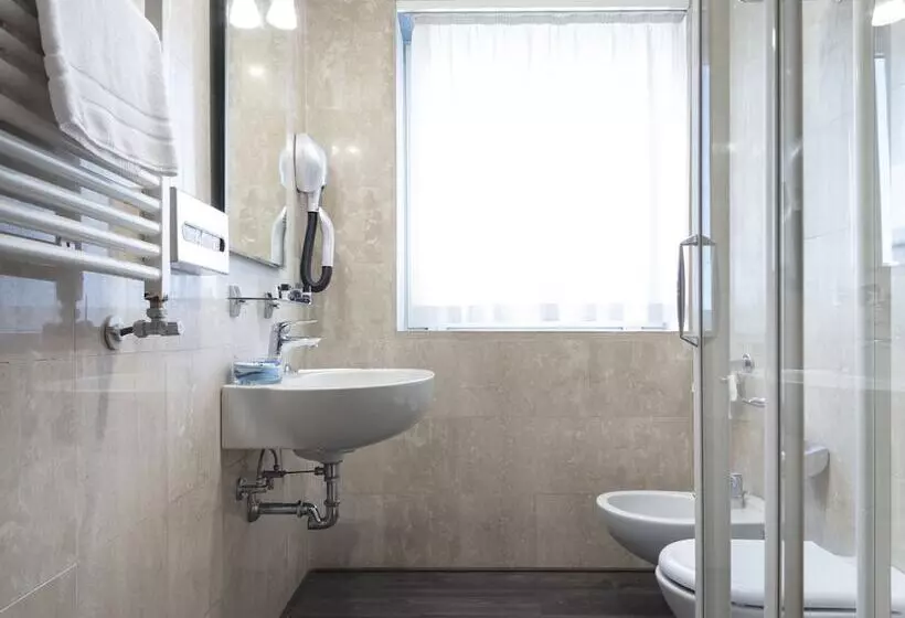 اتاق کلاسیک سه تخته, Smart Hotel Holiday