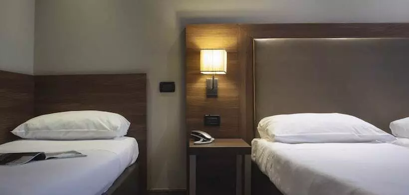 اتاق کلاسیک سه تخته, Smart Hotel Holiday