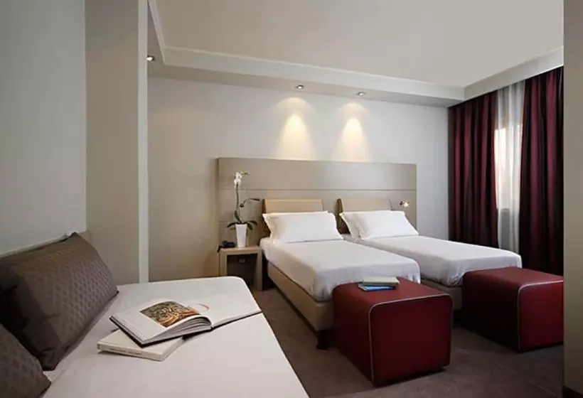 اتاق کلاسیک سه تخته, Smart Hotel Holiday