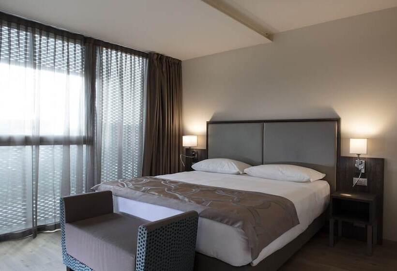 패밀리 룸, Smart Hotel Holiday