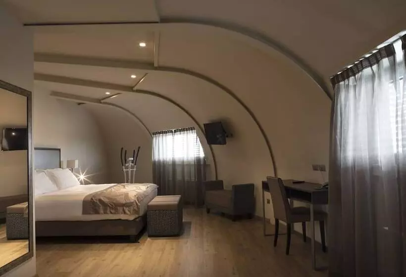 اتاق خانوادگی, Smart Hotel Holiday