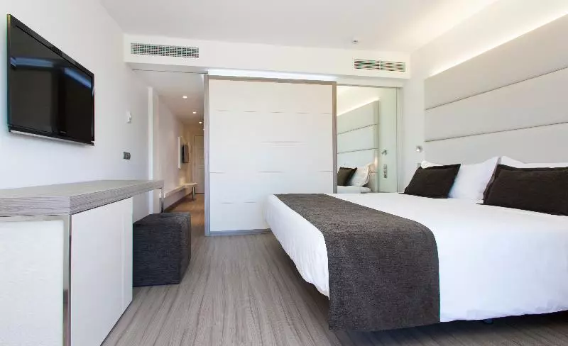 سوییت سوپریور, Insotel Cala Mandia Resort