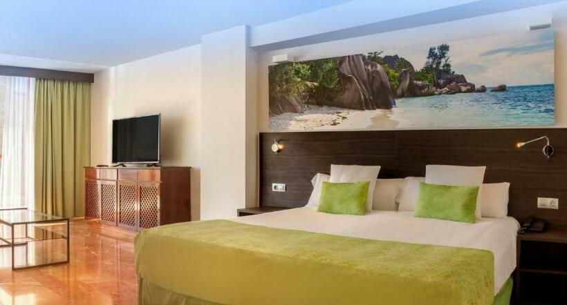 Апартаменты Deluxe 3 Спальни, Magic Tropical Splash