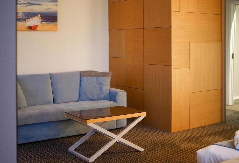 جناح جونيور ديلوكس, The One Grand Hotel da Póvoa