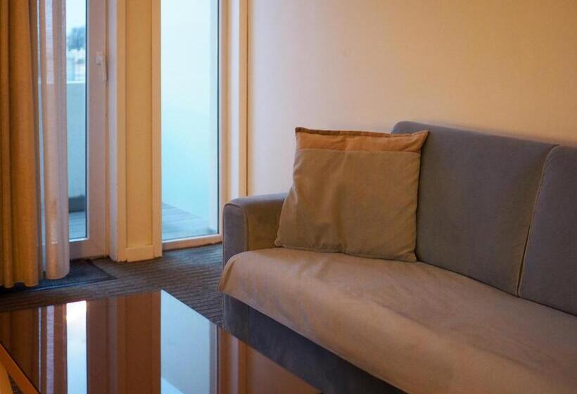 جناح جونيور ديلوكس, The One Grand Hotel da Póvoa