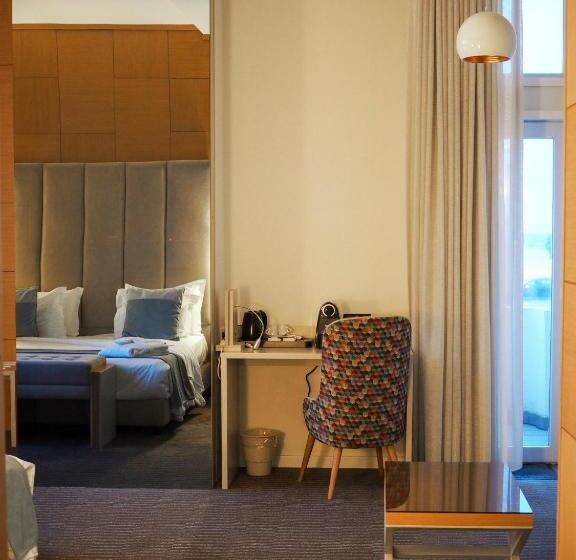 جناح جونيور ديلوكس, The One Grand Hotel da Póvoa