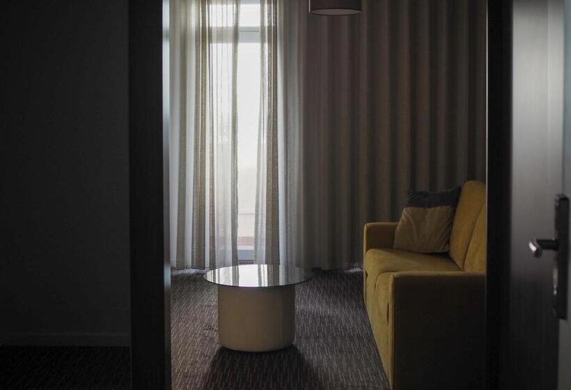 جناح جونيور ديلوكس, The One Grand Hotel da Póvoa