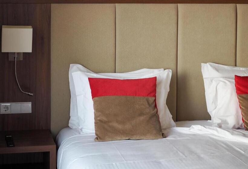 غرفة ديلوكس مطلّة علي البحر مزوَّدة بشُرفة, The One Grand Hotel da Póvoa