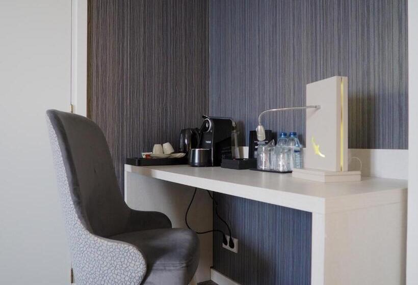 غرفة سوبيريور مطلّة علي البحر, The One Grand Hotel da Póvoa