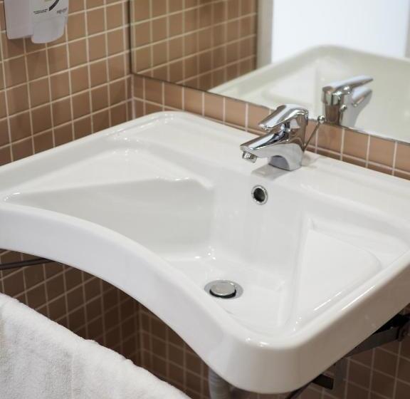 غرفة قياسية لذوى الاحتياجات الخاصة, The One Grand Hotel da Póvoa