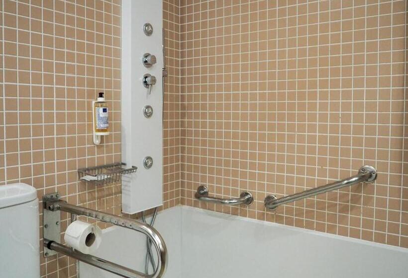 غرفة قياسية لذوى الاحتياجات الخاصة, The One Grand Hotel da Póvoa