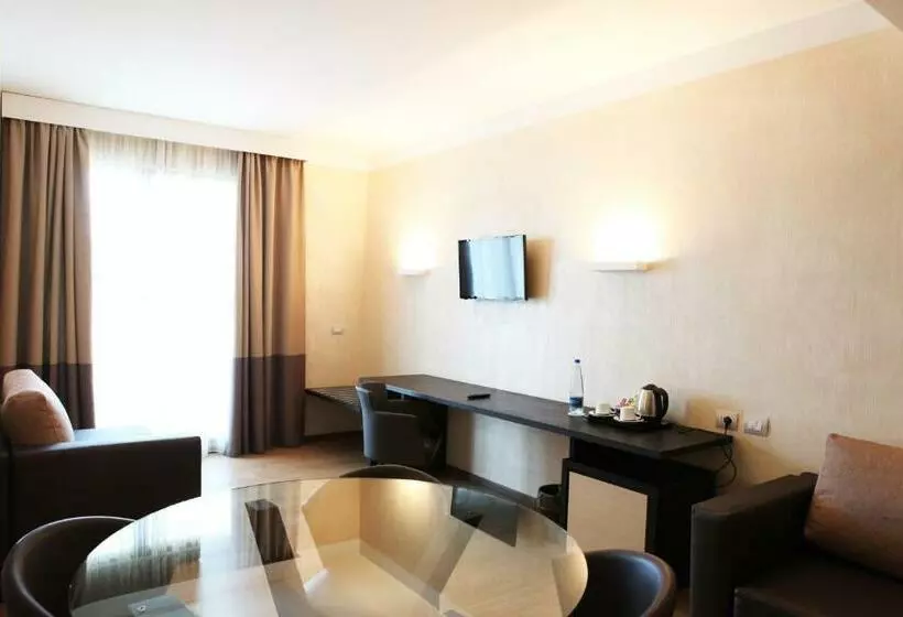 اتاق استاندارد چهارنفره با بالکن, Warmthotel
