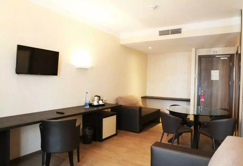 اتاق استاندارد چهارنفره با بالکن, Warmthotel