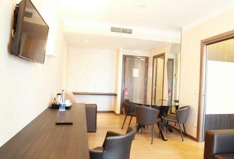 חדר לארבעה סטנדרטי עם מרפסת, Warmthotel