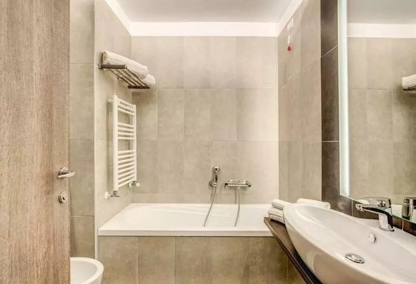 اتاق استاندارد سه نفره, Warmthotel