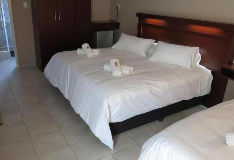 חדר אקזקיוטיב לשלושה, Villa Strada Guesthouse