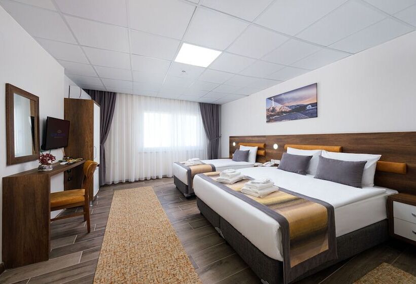اتاق لوکس سه تخته, Grand Gulluk Hotel & Spa City Cender Antalya
