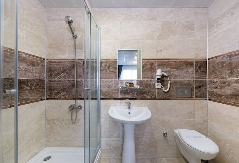 اتاق لوکس سه تخته, Grand Gulluk Hotel & Spa City Cender Antalya