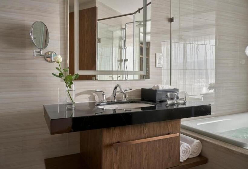 اتاق اجرایی, The Empyrean Nha Trang