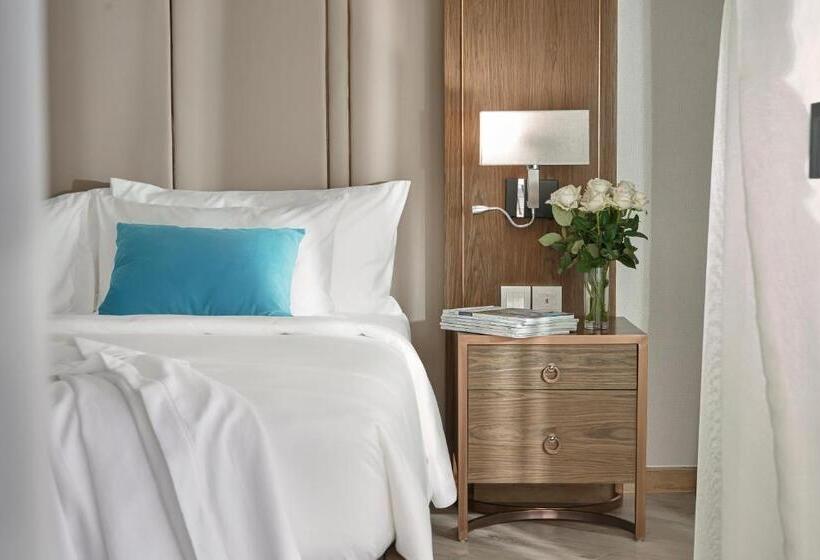 اتاق اجرایی, The Empyrean Nha Trang