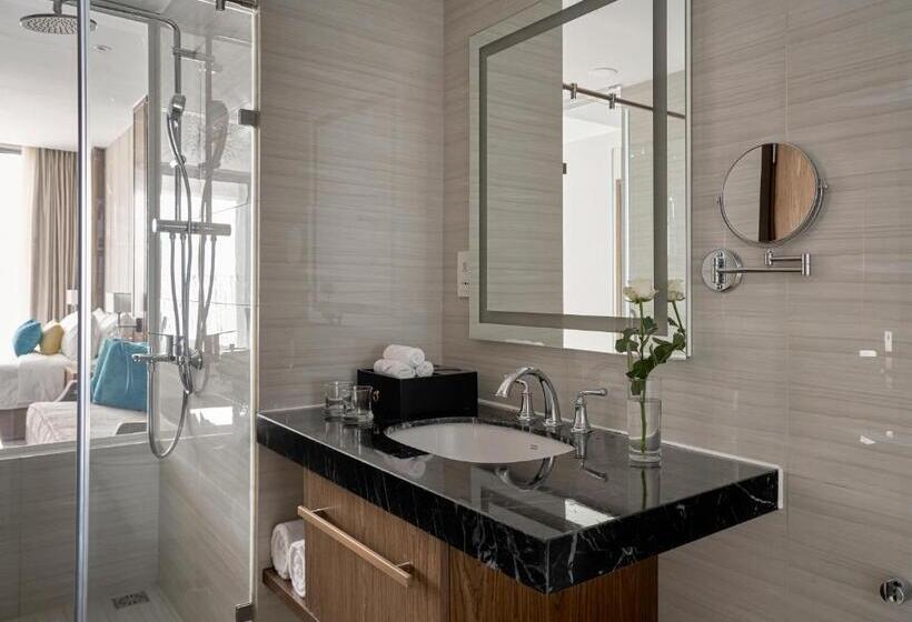 اتاق خانوادگی با چشمانداز دریا, The Empyrean Nha Trang