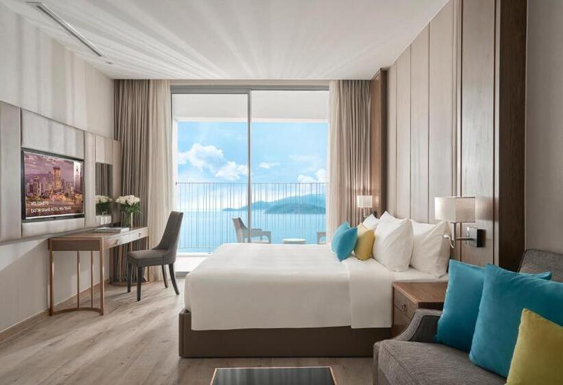 اتاق خانوادگی با چشمانداز دریا, The Empyrean Nha Trang