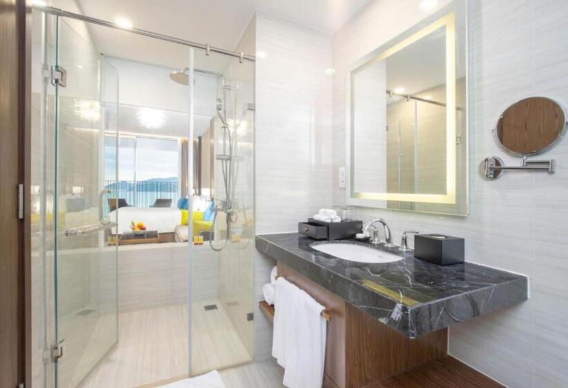 اتاق لوکس با چشم‌انداز دریا, The Empyrean Nha Trang