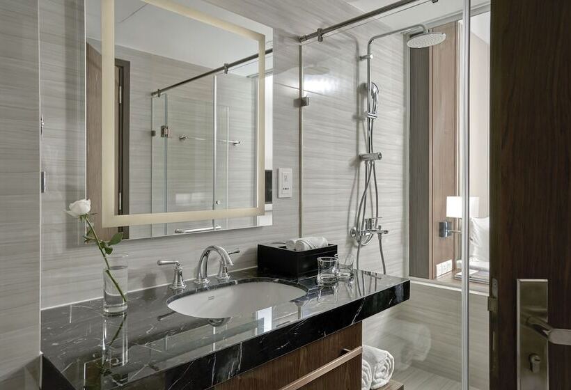 اتاق لوکس با چشمانداز دریا, The Empyrean Nha Trang