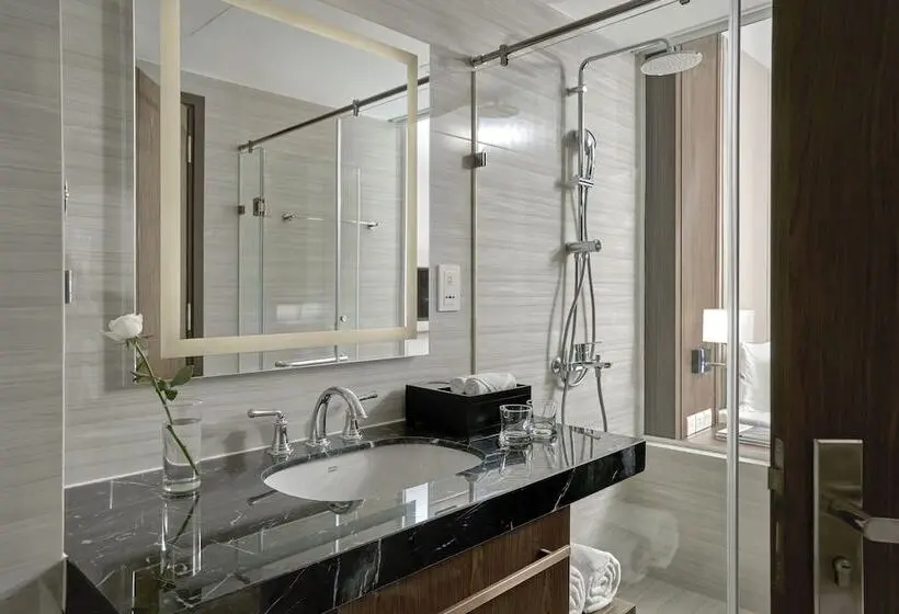 اتاق لوکس با چشم‌انداز دریا, The Empyrean Nha Trang