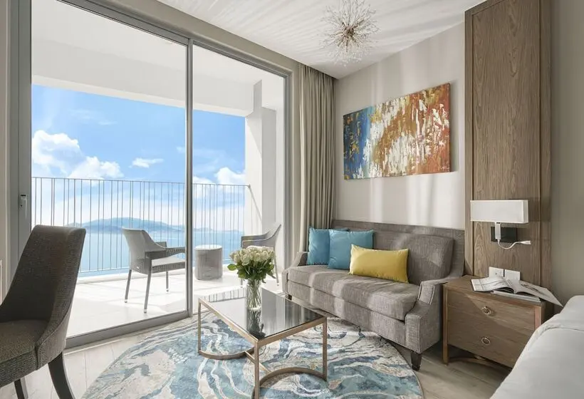 اتاق لوکس با چشم‌انداز دریا, The Empyrean Nha Trang