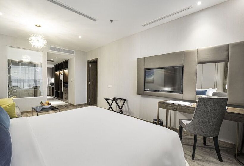 اتاق خانوادگی با چشمانداز دریا, The Empyrean Nha Trang