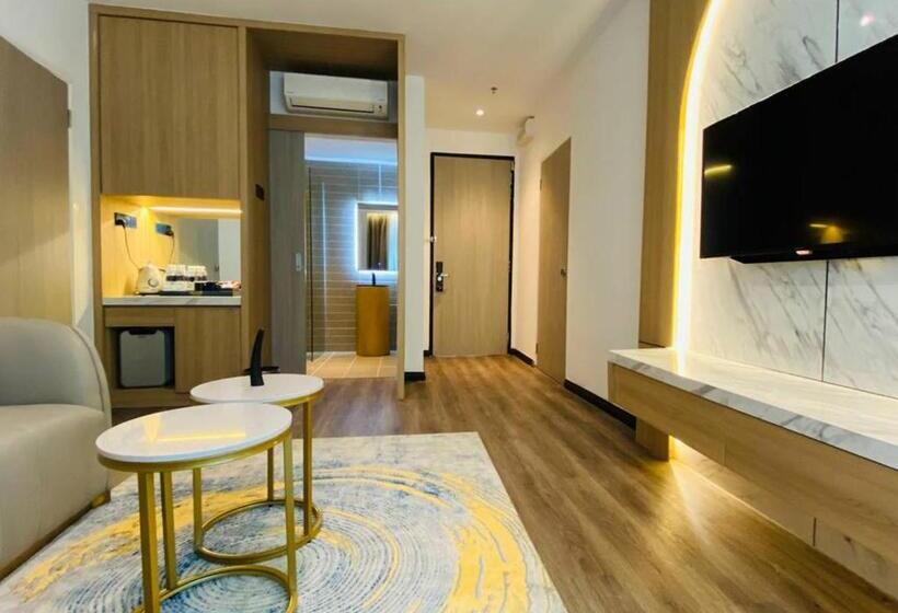 Люкс, Regatta Stay Kozi Square Kuching
