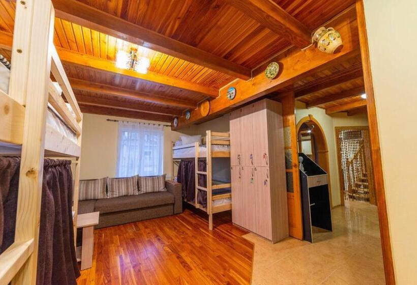 Łóżko we Wspólnym Pokoju, хостел галіція