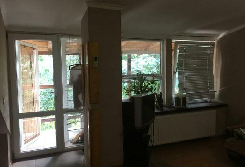 اتاق استاندارد چهارنفره با بالکن, міні готель бахус