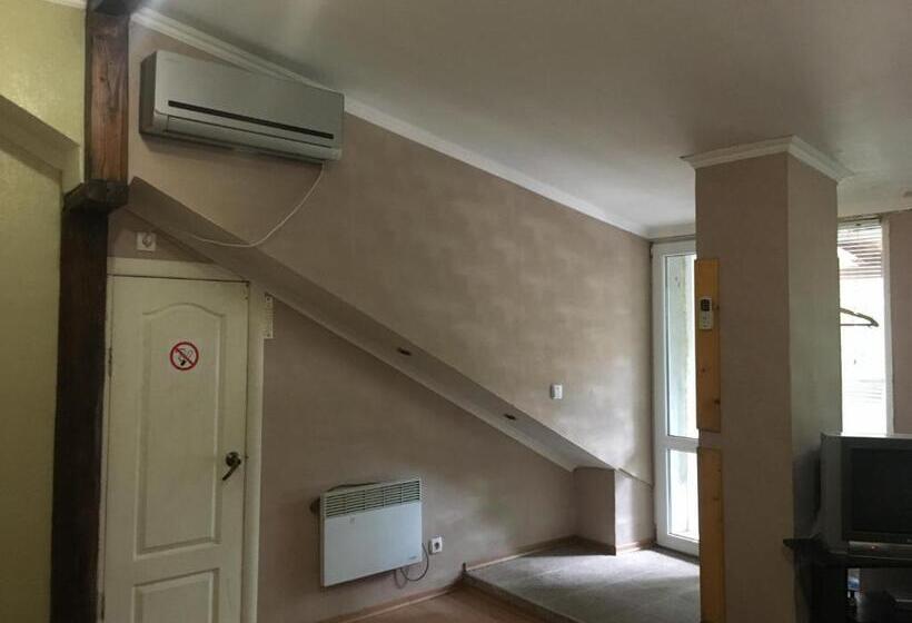 اتاق استاندارد چهارنفره با بالکن, міні готель бахус