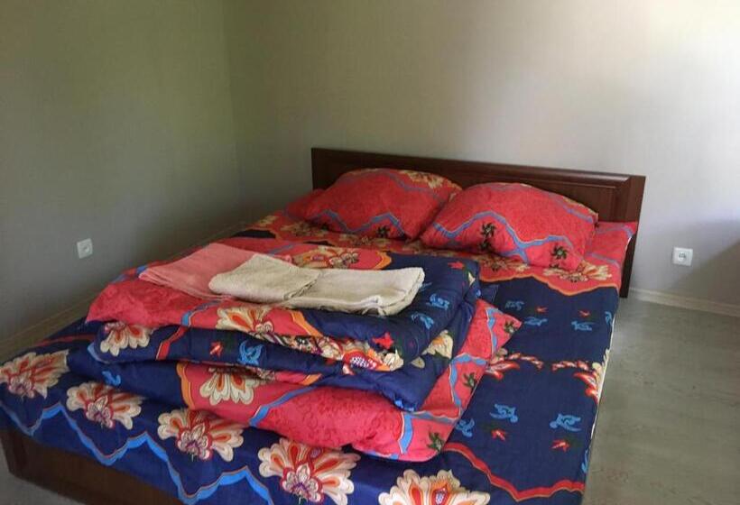 اتاق استاندارد چهارنفره با بالکن, міні готель бахус