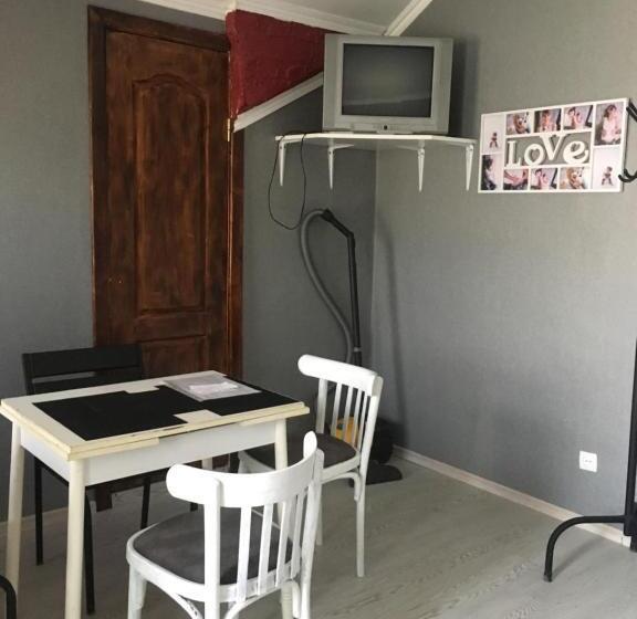 اتاق استاندارد چهارنفره با بالکن, міні готель бахус