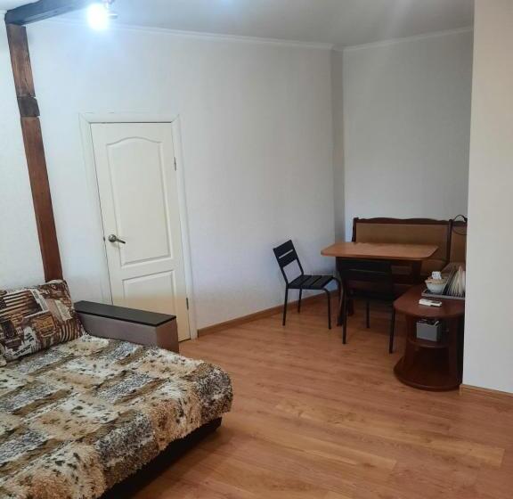 اتاق استاندارد چهارنفره با بالکن, міні готель бахус