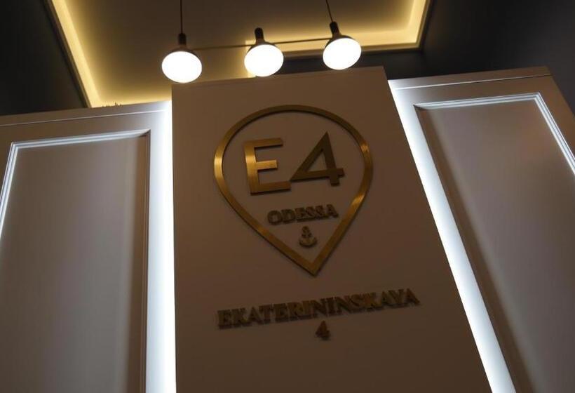 Suite cu Vedere spre Oraş, E4