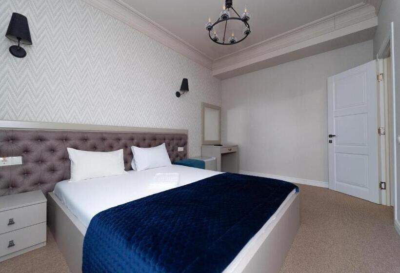 سوئیت با بالکن, Maner