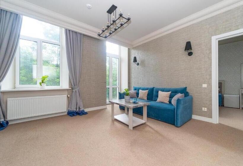 سوئیت با بالکن, Maner