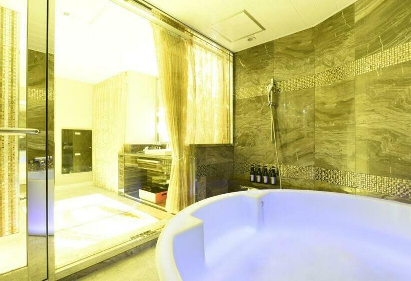 스위트 킹사이즈 침대, W Party W Group Hotels And Resorts