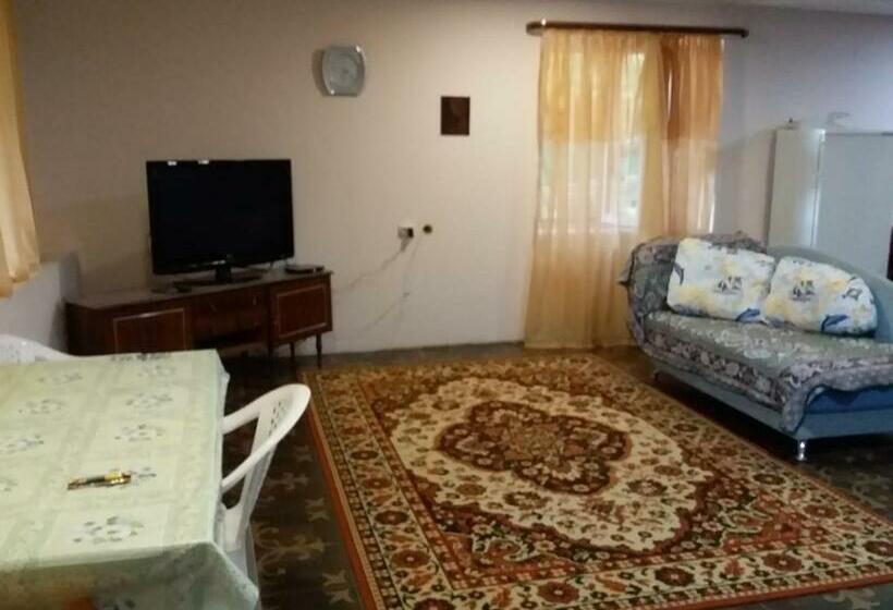 اتاق لوکس سه تخته, у азы