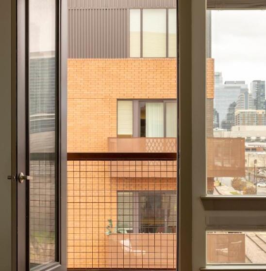 Standard-studio, Sonder At East 5th