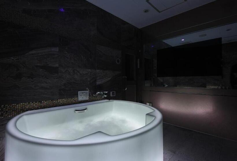 스위트 킹사이즈 침대, W Party W Group Hotels And Resorts