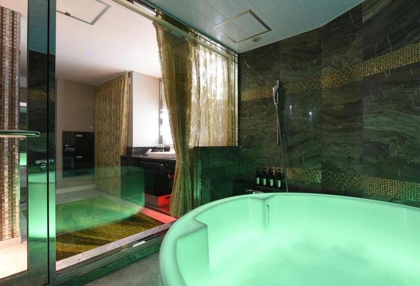 스위트 킹사이즈 침대, W Party W Group Hotels And Resorts